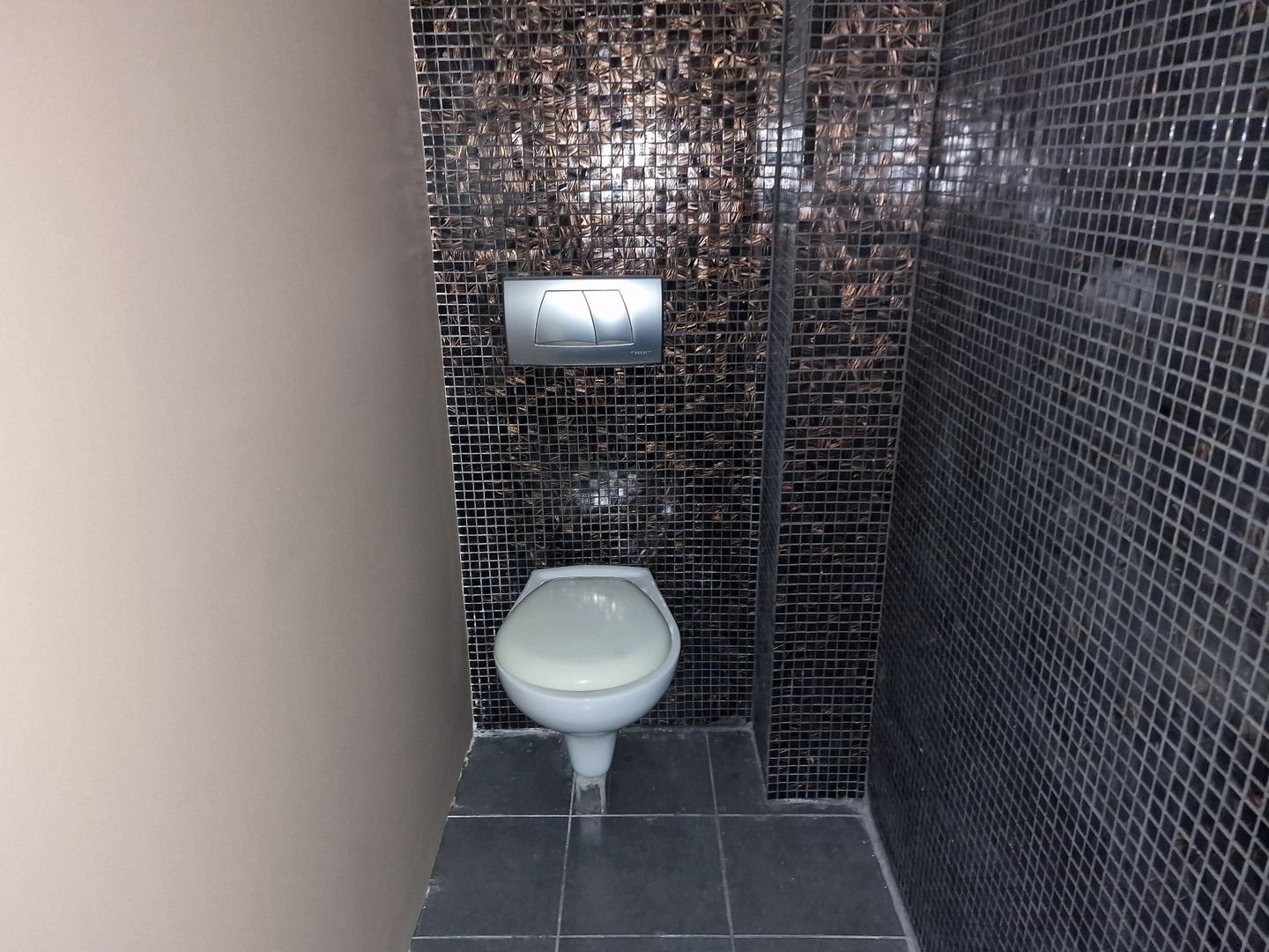 Prime Corner Location Retail Unit, in Nicosia center photo 9