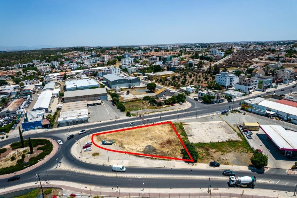 Commercial field in Latsia, Nicosia photo 2