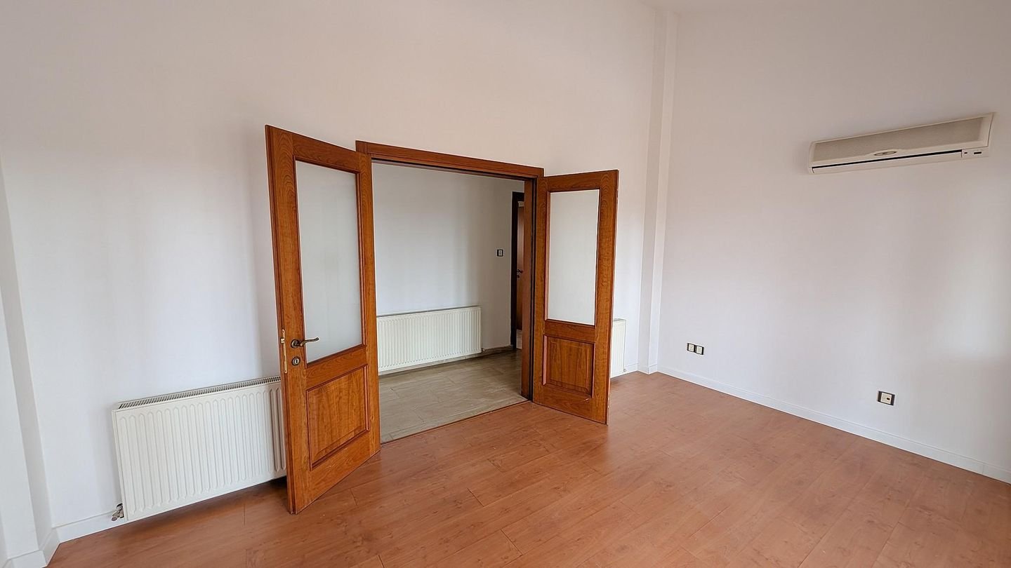 Luxurious Mansion in Agios Georgios, Latsia, Nicosia photo 33