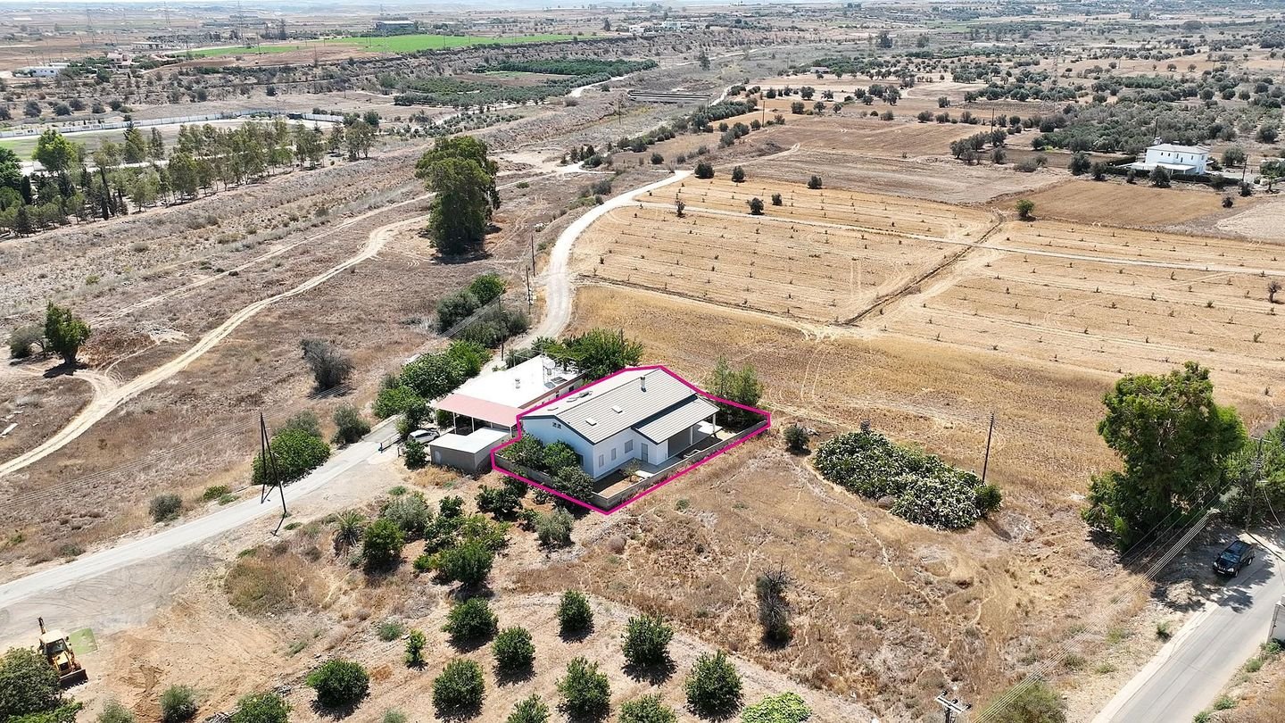 Charming Metallic-Frame with prefabricated walls , detached Home with Attic in Peristerona, Nicosia photo 2