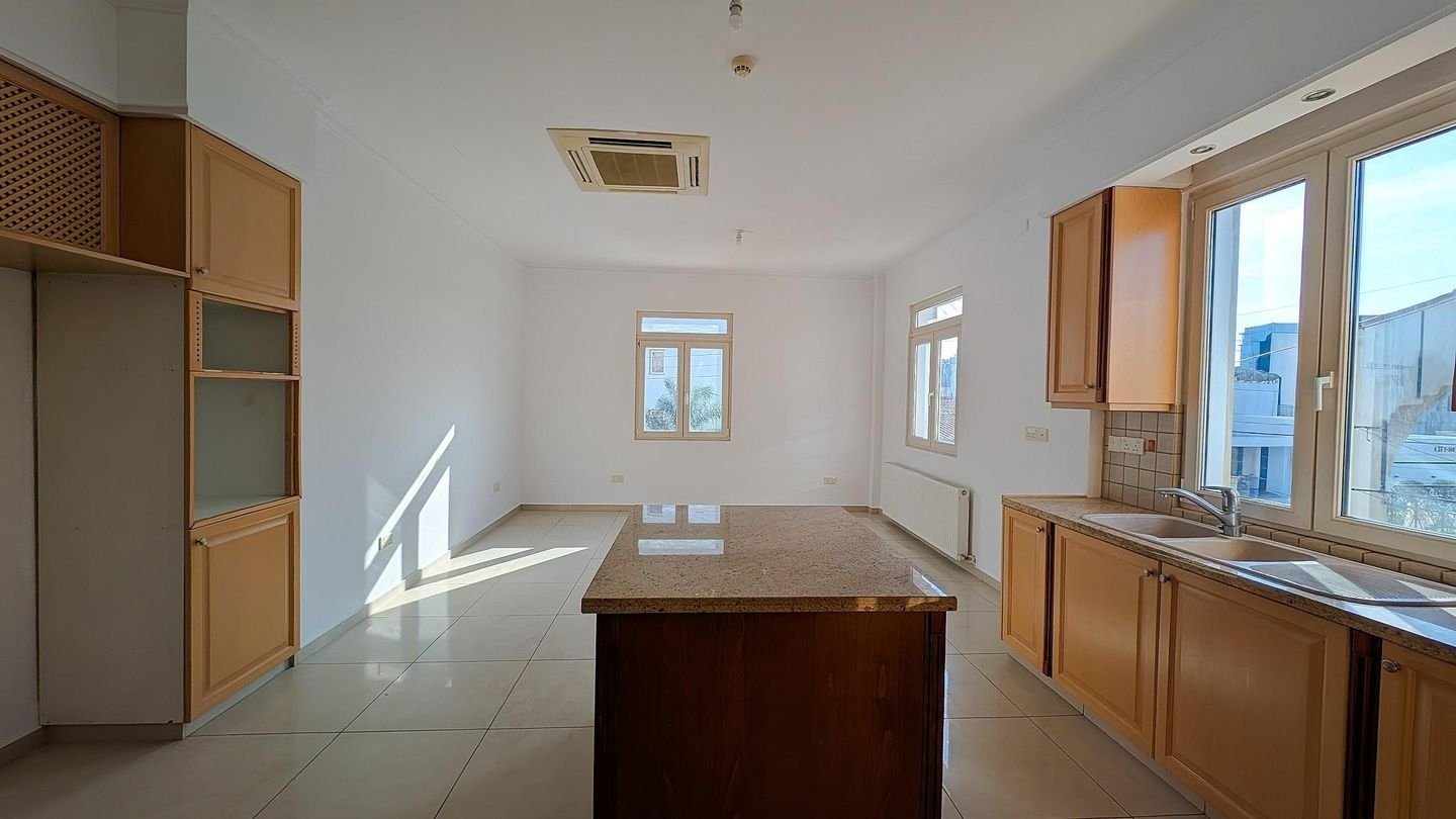 Three storey building in Agios Nikolaos, Larnaca photo 35