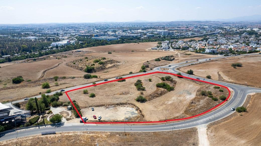 Shared field in Strovolos, Nicosia photo 4