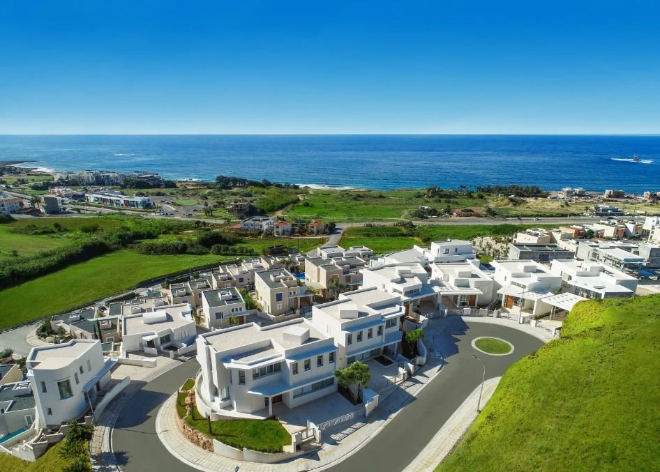 4 BR Villa in Chloraka photo 3