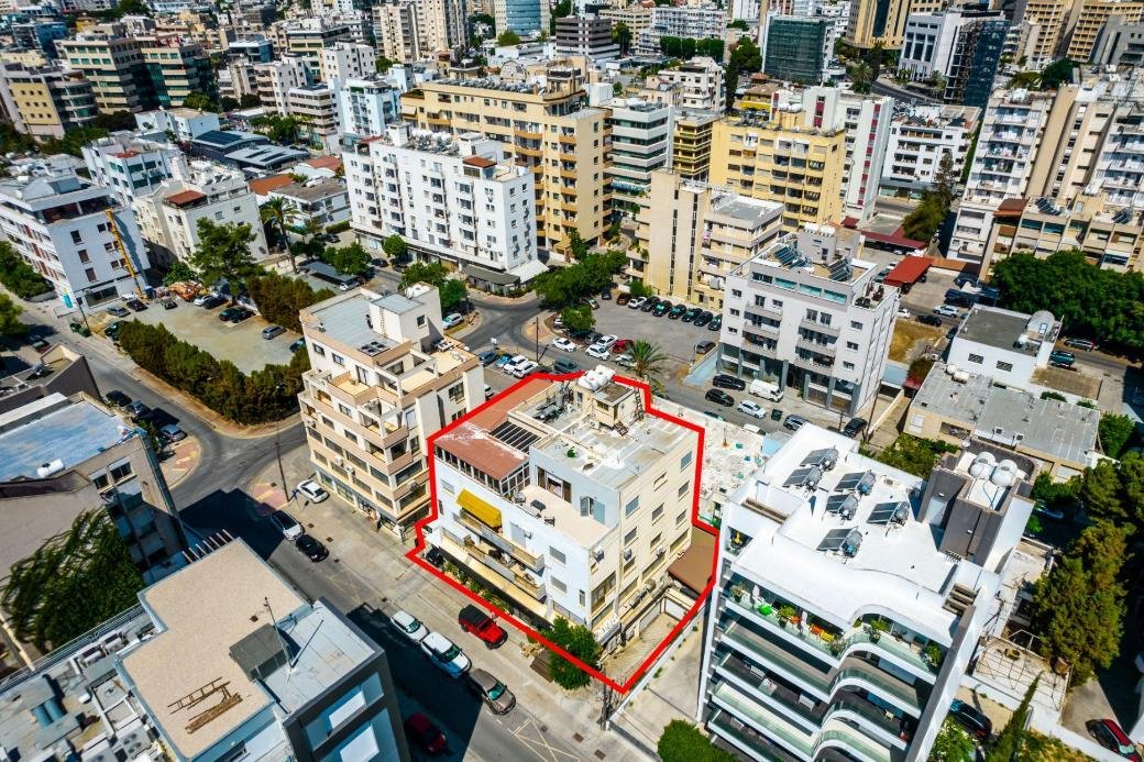 Four storey mixed-use building in Agioi Omologites, Nicosia photo 3