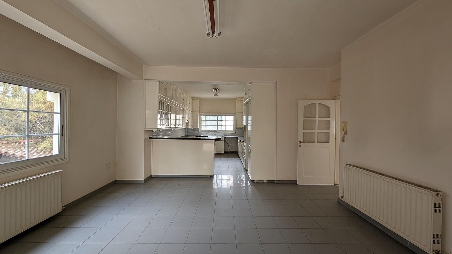 4-Bedroom Detached Villa with Pool & Loft in Egkomi, Nicosia photo 17