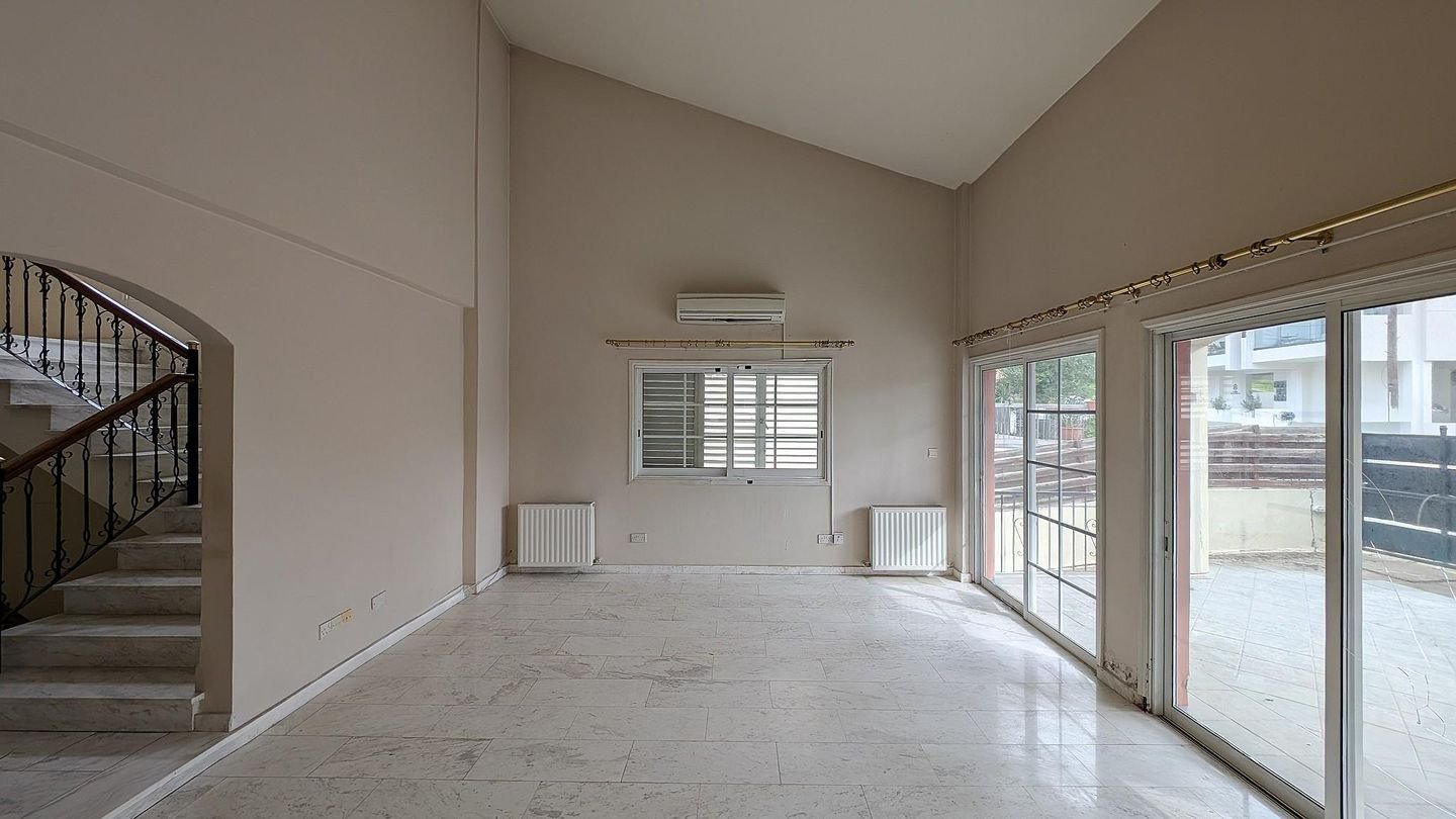 4-Bedroom Detached Villa with Pool & Loft in Egkomi, Nicosia photo 10