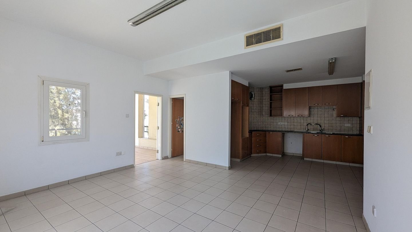 Three storey semi-detached mixed use building with shop in Strovolos, Nicosia photo 17