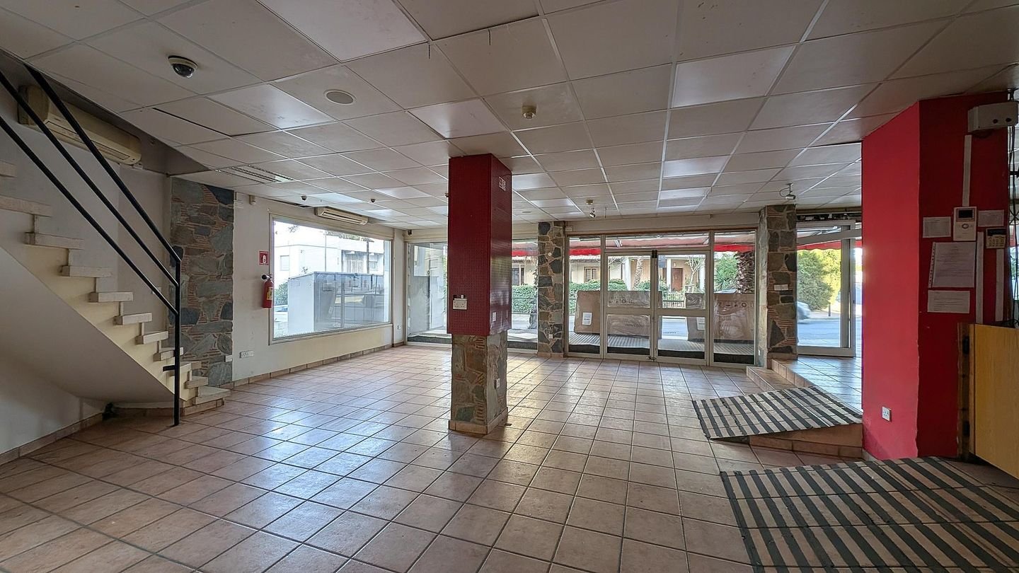 Shop with mezzanine in Agios Antonios, Nicosia photo 11