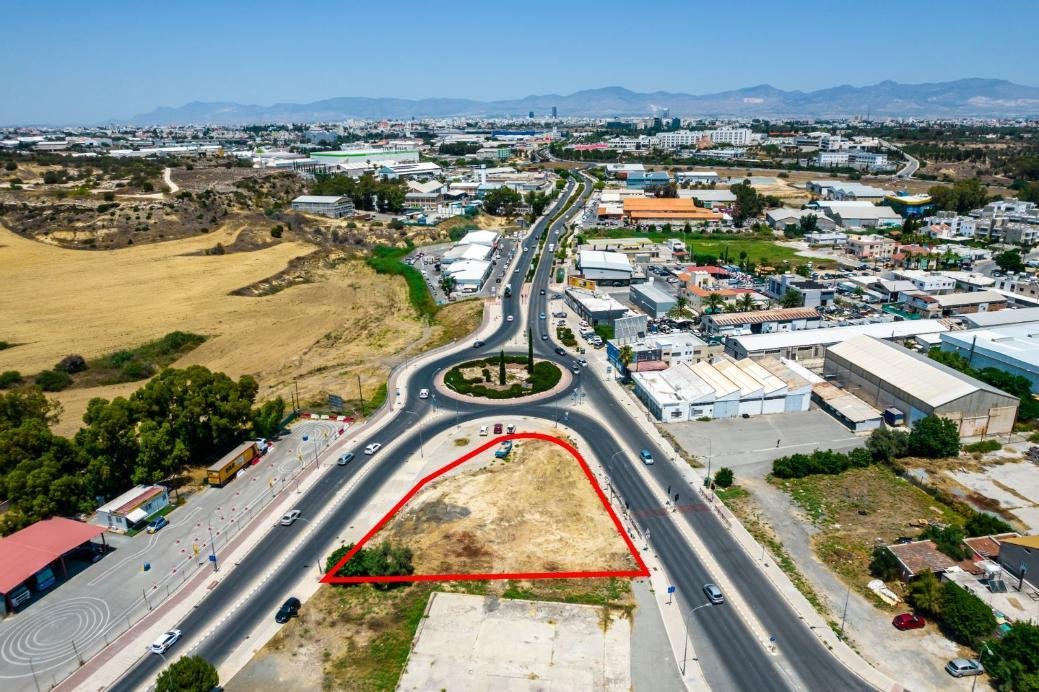 Commercial field in Latsia, Nicosia photo 3