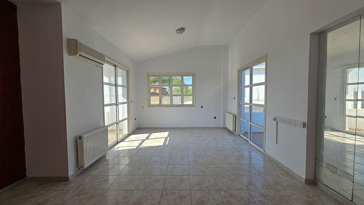 Semi-Detached 4-Bedroom House in Pano Deftera, Nicosia photo 25