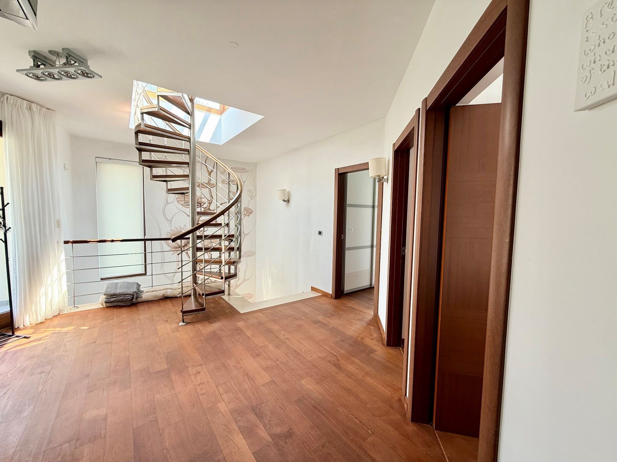 4 BR Luxury Villa in Pyrgos, Limassol photo 13