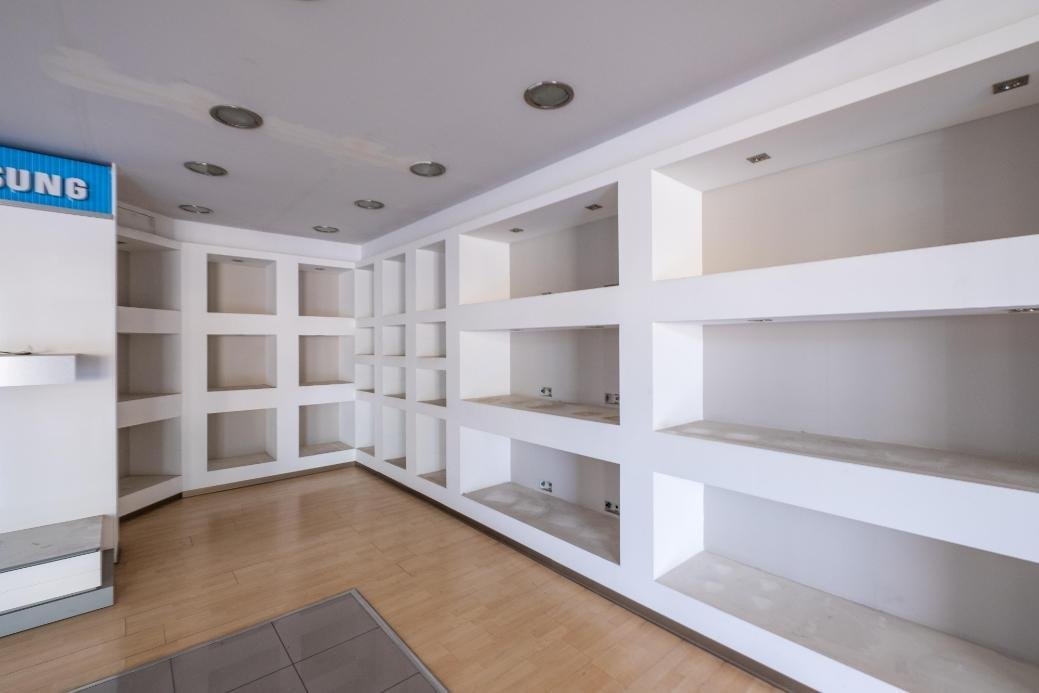 Shop with mezzanine in Agios Antonios, Nicosia photo 8