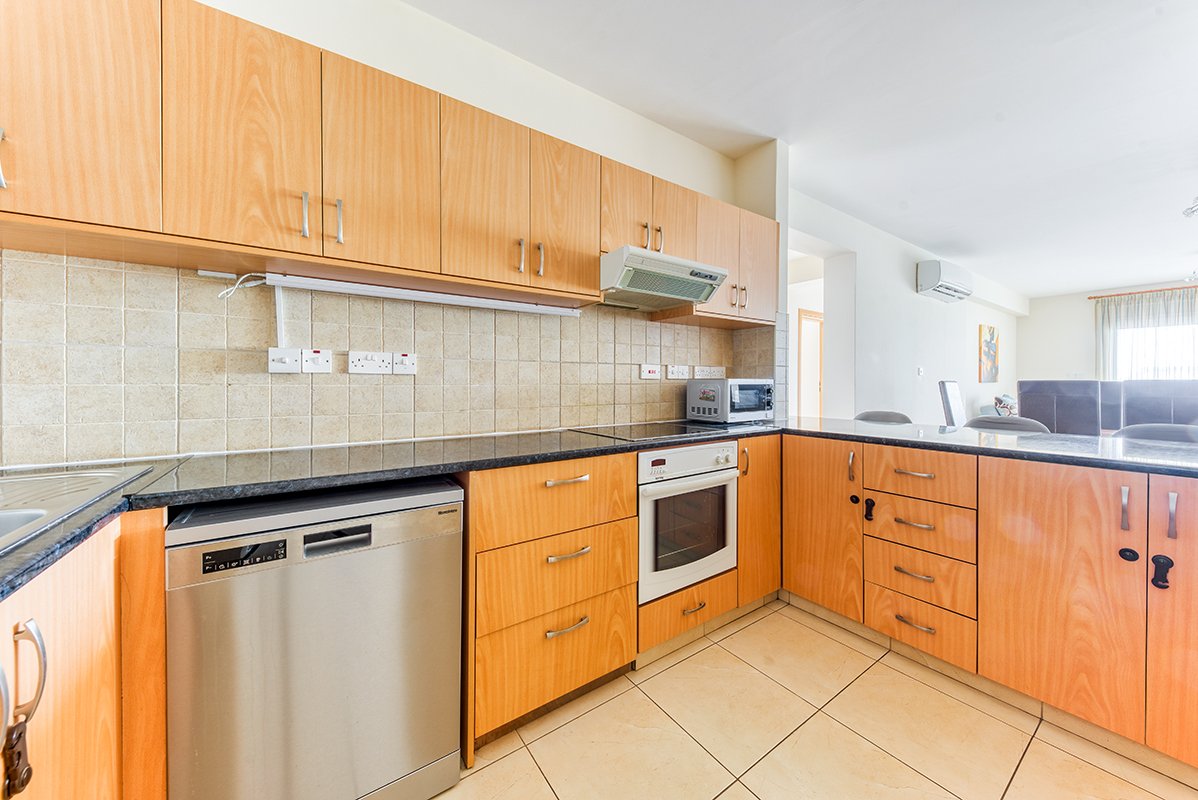 3 BR Apartment in Mouttagiaka, Limassol photo 5