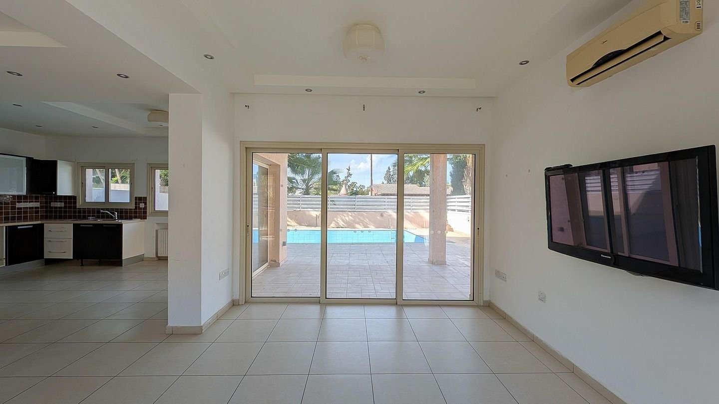 Coastal 3-Bedroom Villa with Private Pool in Paralimni, Famagusta photo 8