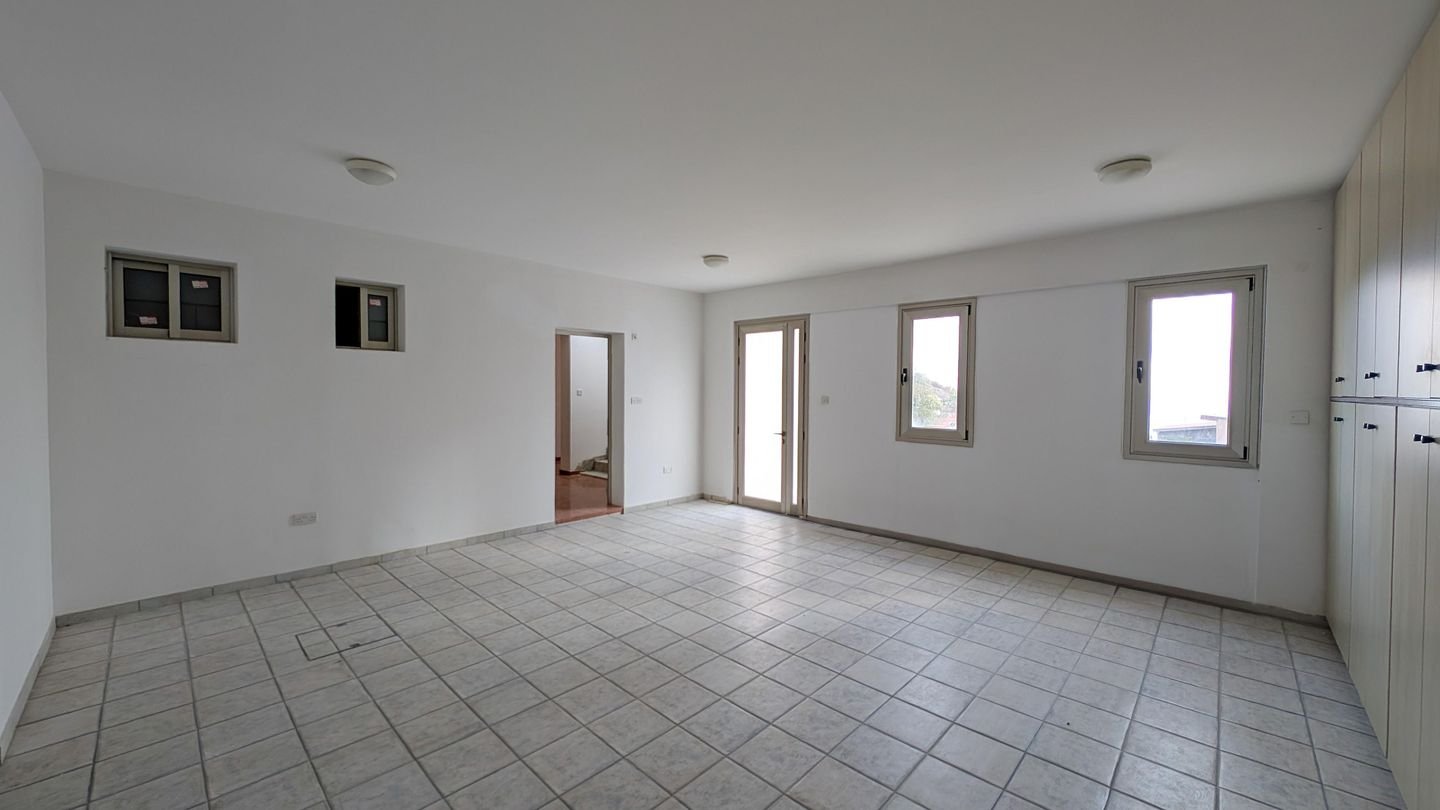 Spacious Two-Storey Home with Basement & Workshop in Zoopigi, Limassol photo 22