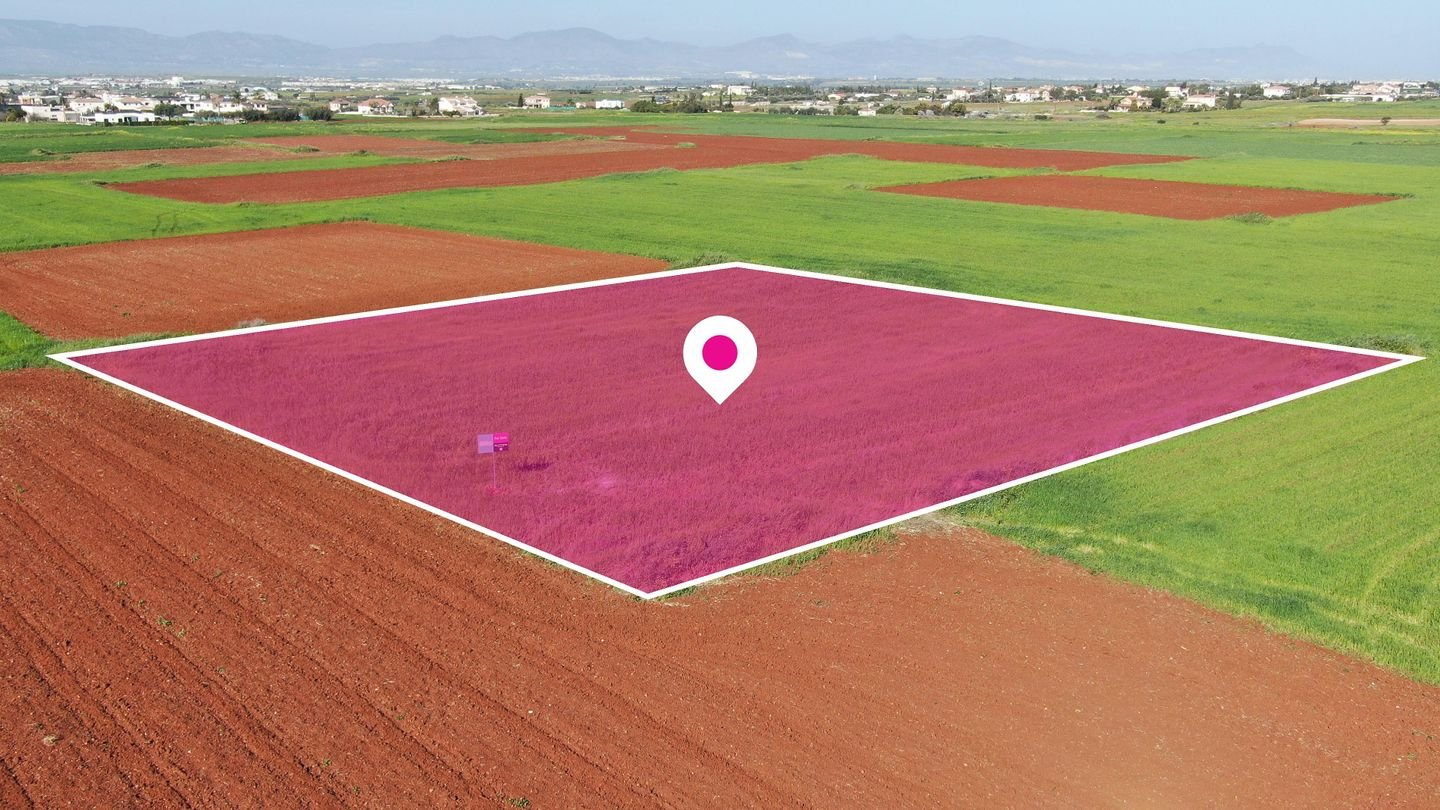 Residential field in Agioi Trimithias, Nicosia photo 4