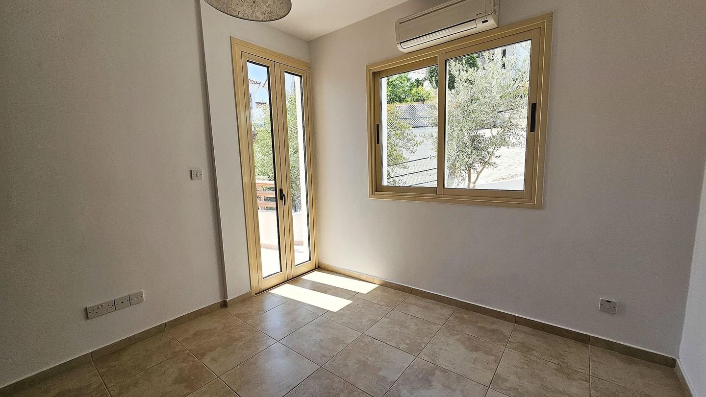 Modern 1-Bedroom Apartment, Agios Tychon, Limassol photo 9