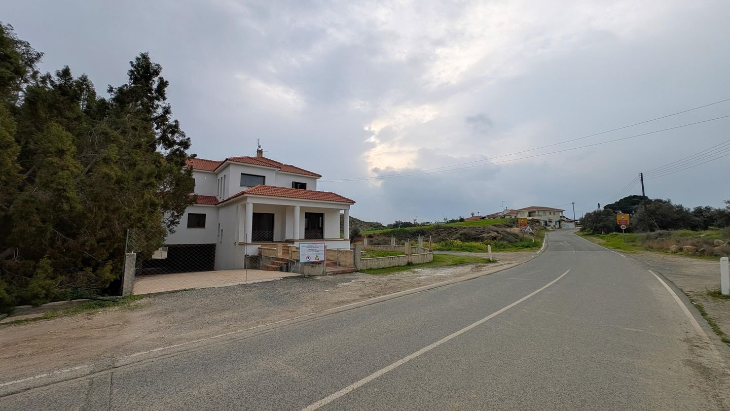 3-Bedroom Detached House with Attic in Ergates, Nicosia photo 6