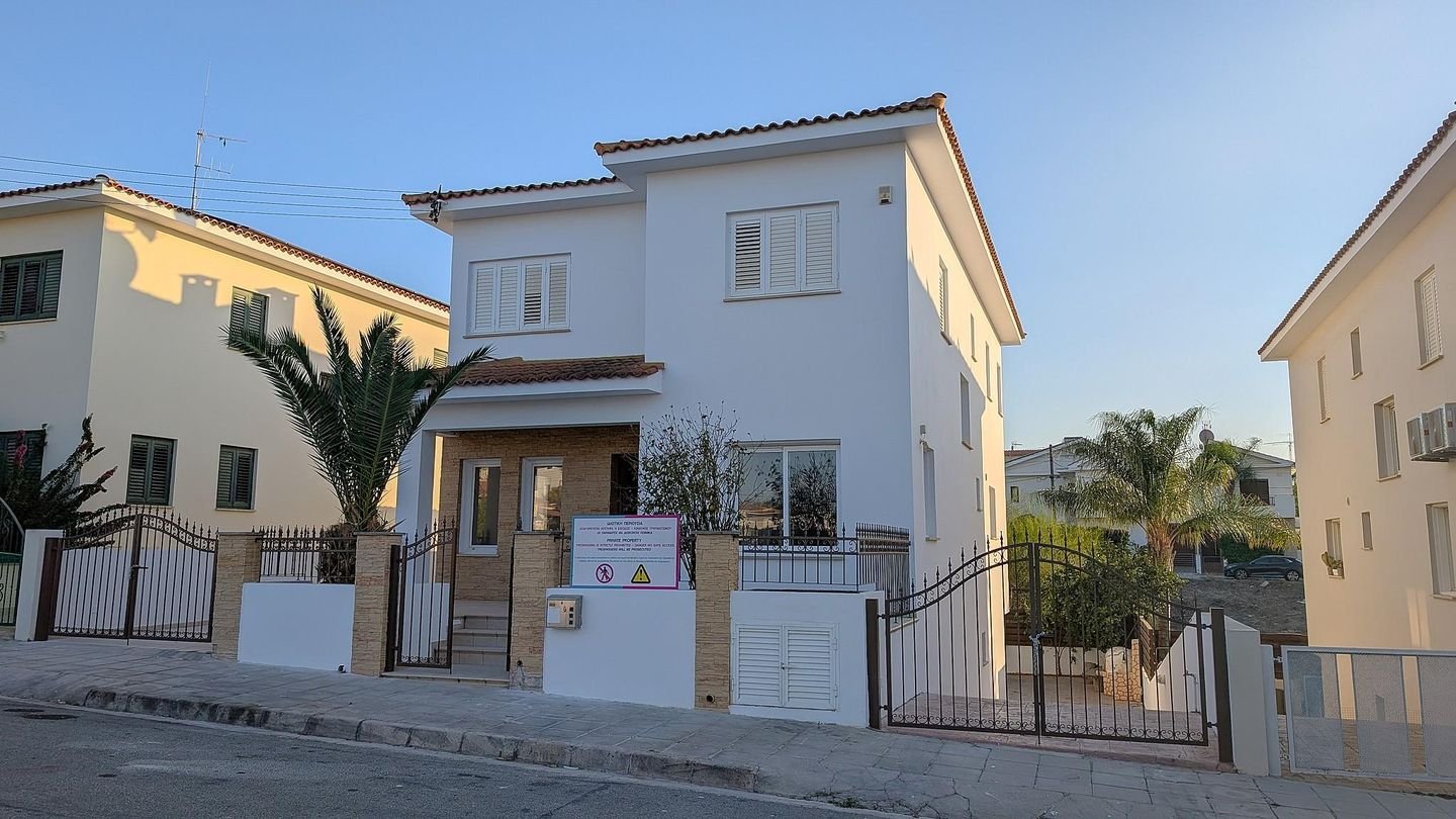 Elegant 4-Bedroom Home with Private Pool in Archangelos/Anthoupoli, Nicosia photo 8