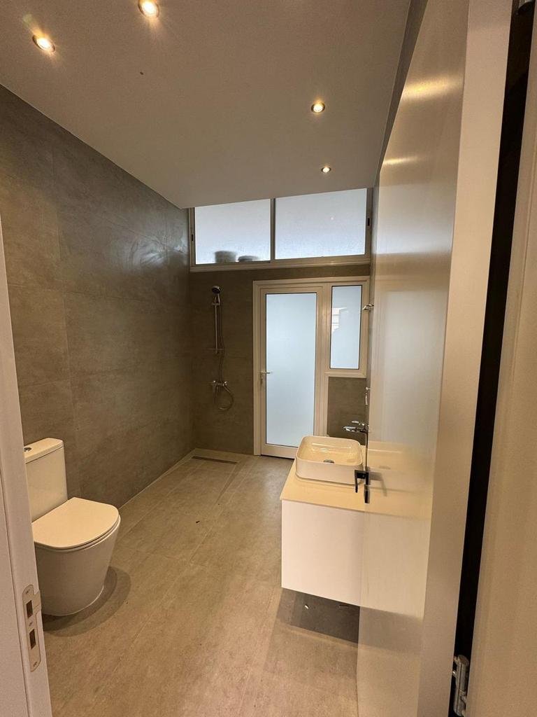 Fully renovated Office in Agios Georgios, Limassol photo 18