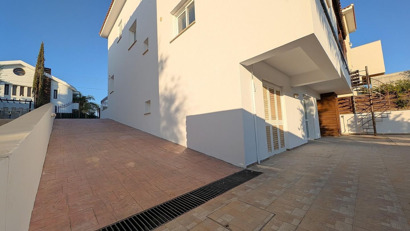 Elegant 4-Bedroom Home with Private Pool in Archangelos/Anthoupoli, Nicosia photo 37