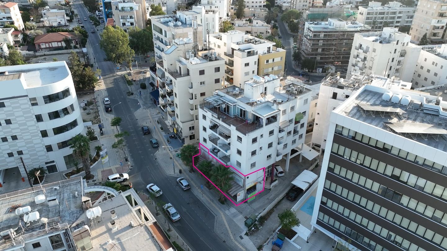 Shop with mezzanine in Agios Antonios, Nicosia photo 4