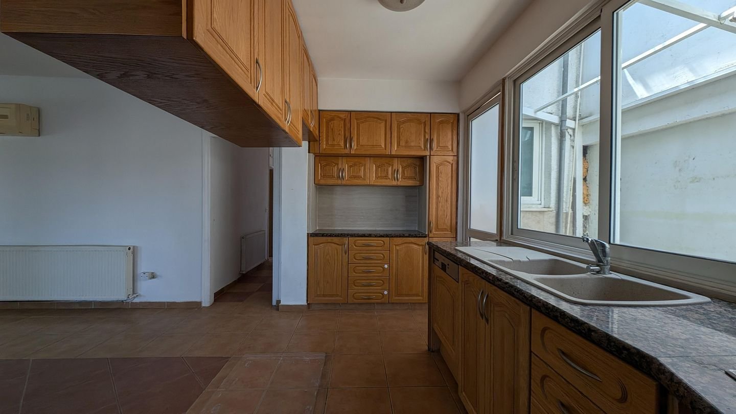 Three-storey building, located in Kaimakli, Nicosia photo 47