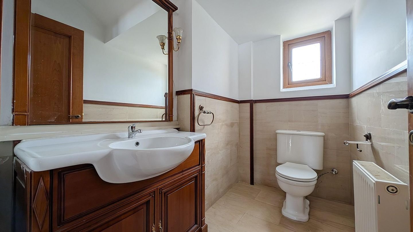 Luxurious Mansion in Agios Georgios, Latsia, Nicosia photo 23