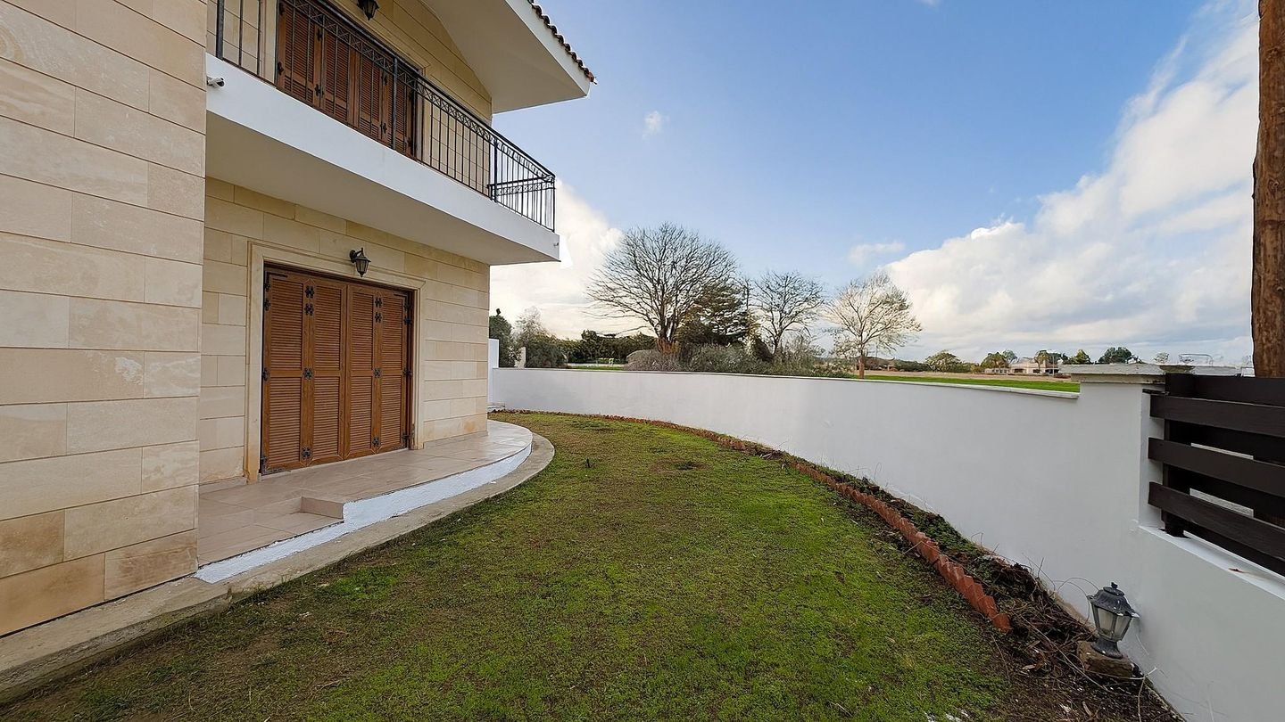 Luxurious Mansion in Agios Georgios, Latsia, Nicosia photo 44