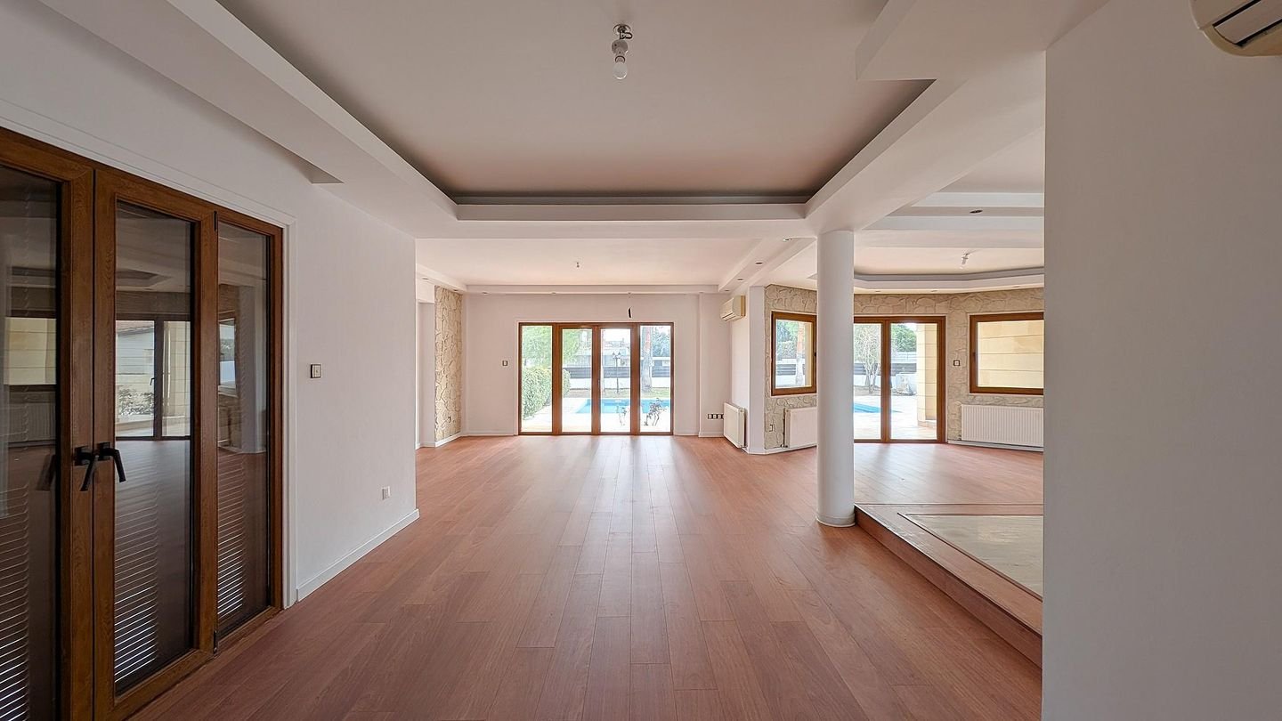 Luxurious Mansion in Agios Georgios, Latsia, Nicosia photo 14