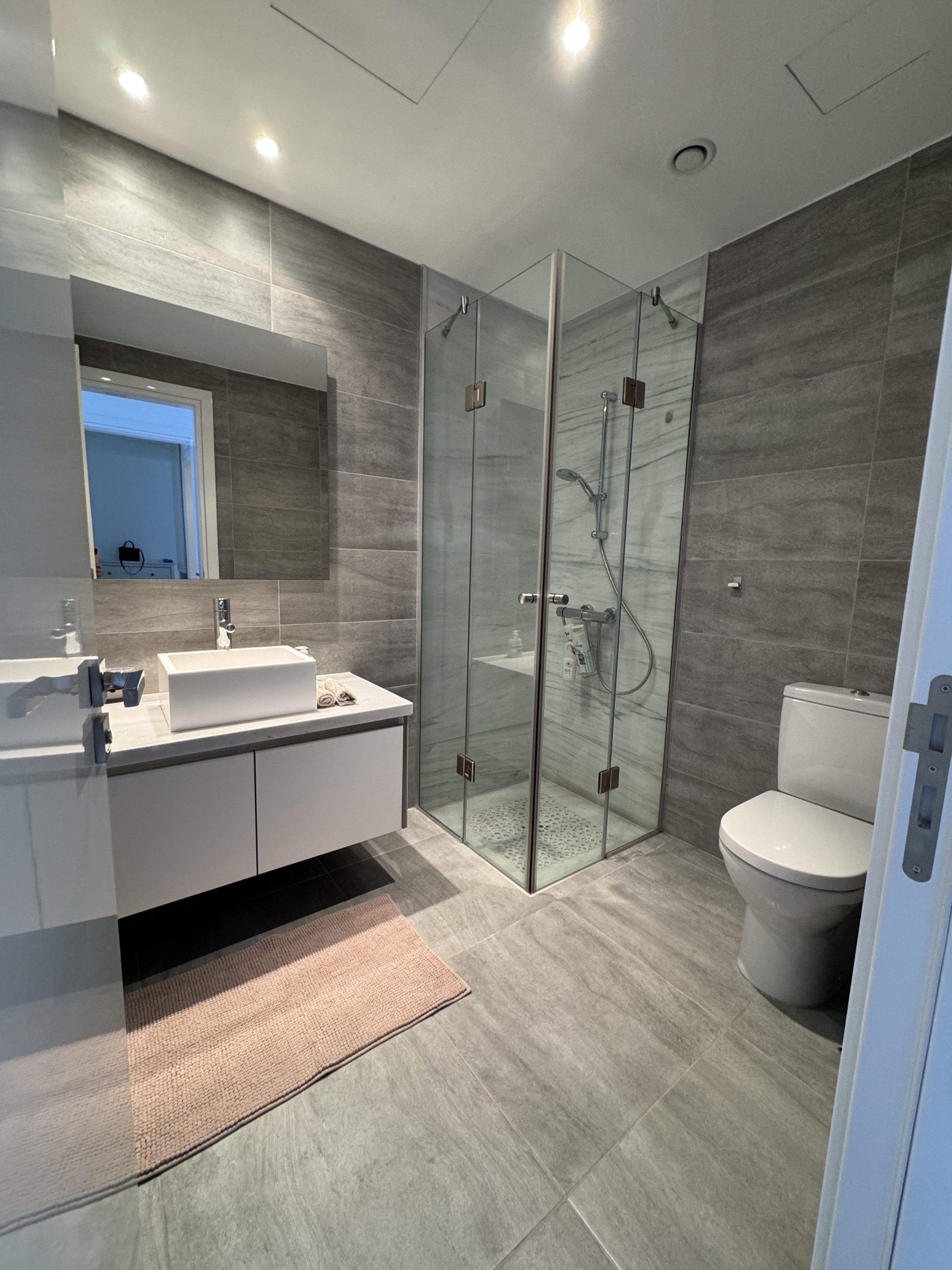 2 BR Apartment with a private garden in Neapolis, Limassol photo 9