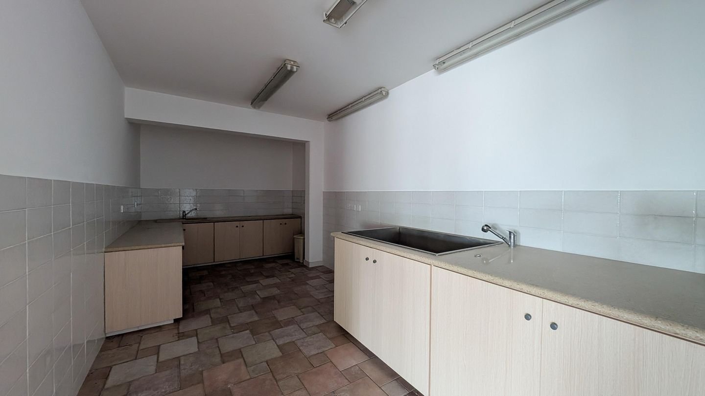 Spacious Two-Storey Home with Basement & Workshop in Zoopigi, Limassol photo 17