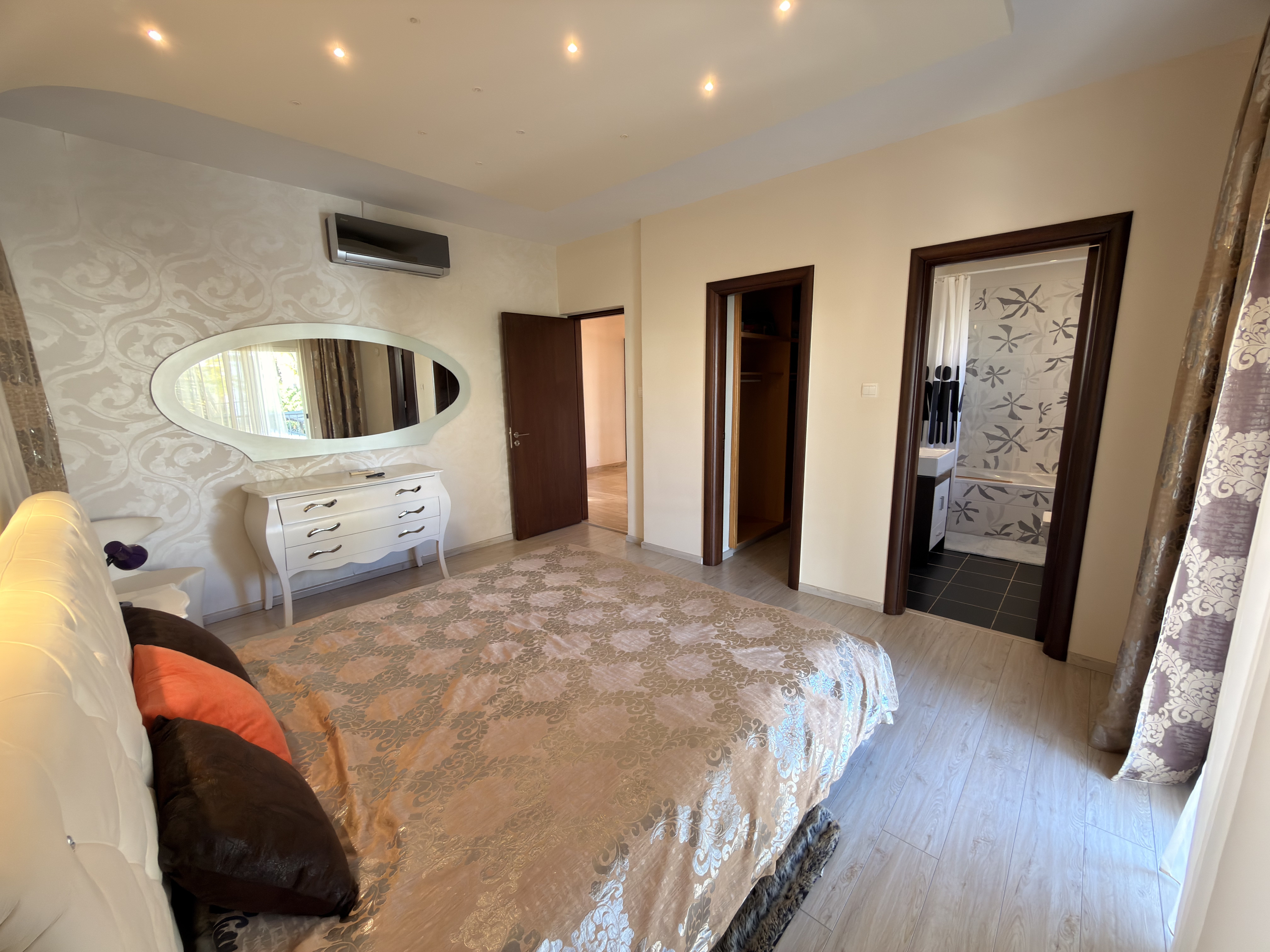 4 BR Villa in Germasogeia, Limassol photo 13