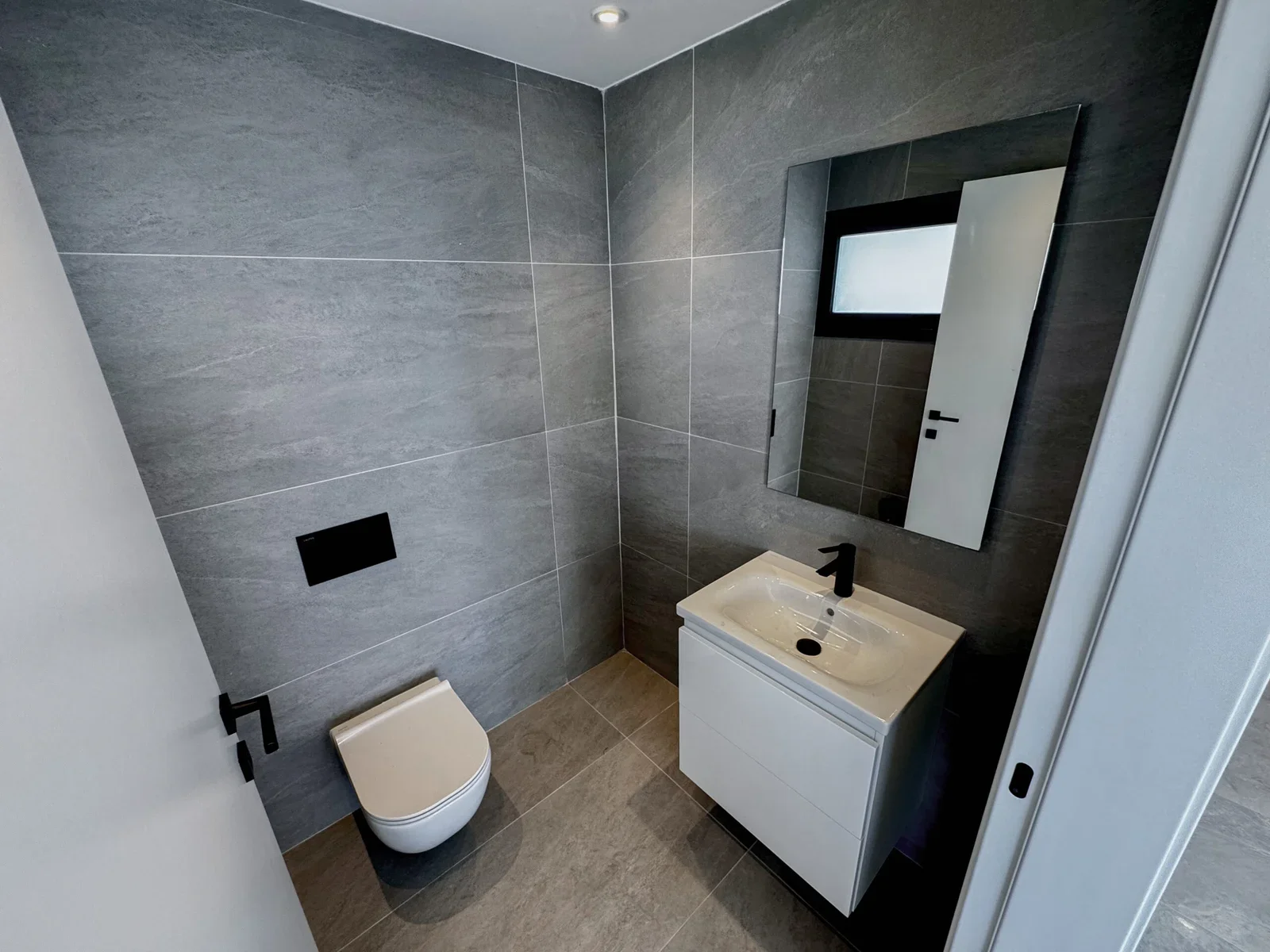 3 BR Penthouse in Agios Athanasios, Limassol photo 10