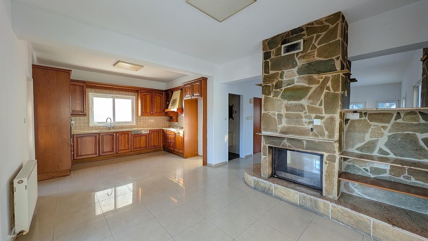 Elegant 4-Bedroom Home with Private Pool in Archangelos/Anthoupoli, Nicosia photo 14