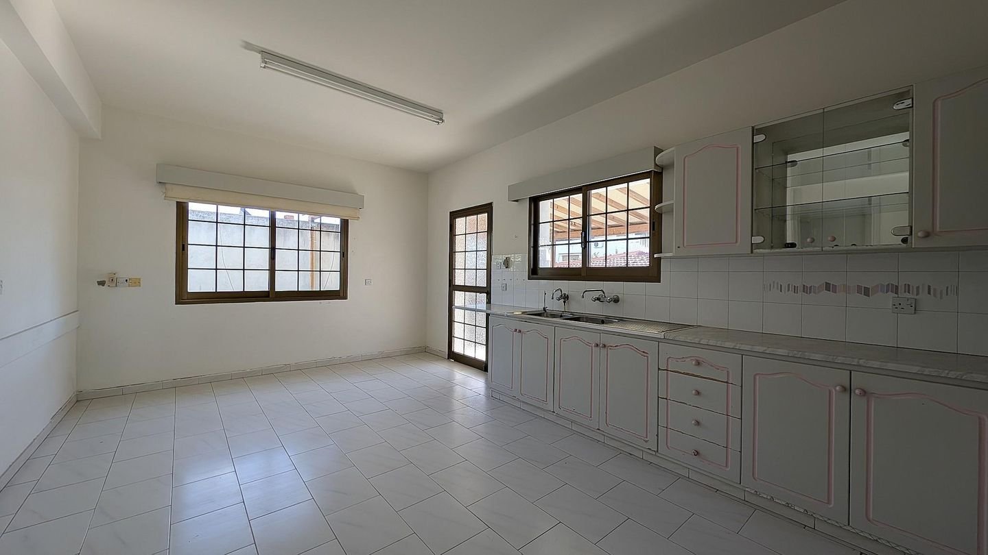 Spacious Detached Family Home in Prime Agios Athanasios, Limassol photo 13