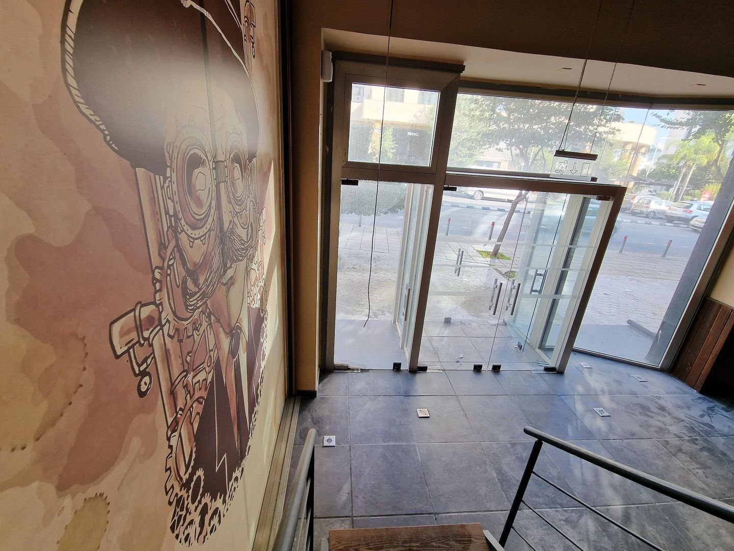 Former Café-Bar-Restaurant in Prime Central Location photo 7