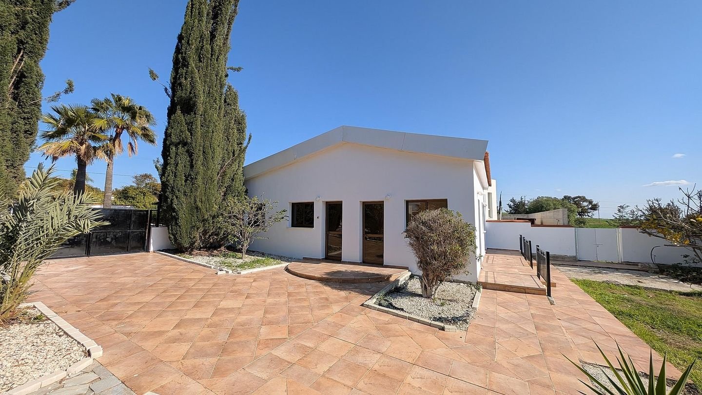 Four Bedroom Luxury Mansion with Private Pool in Pyla, Larnaca photo 48