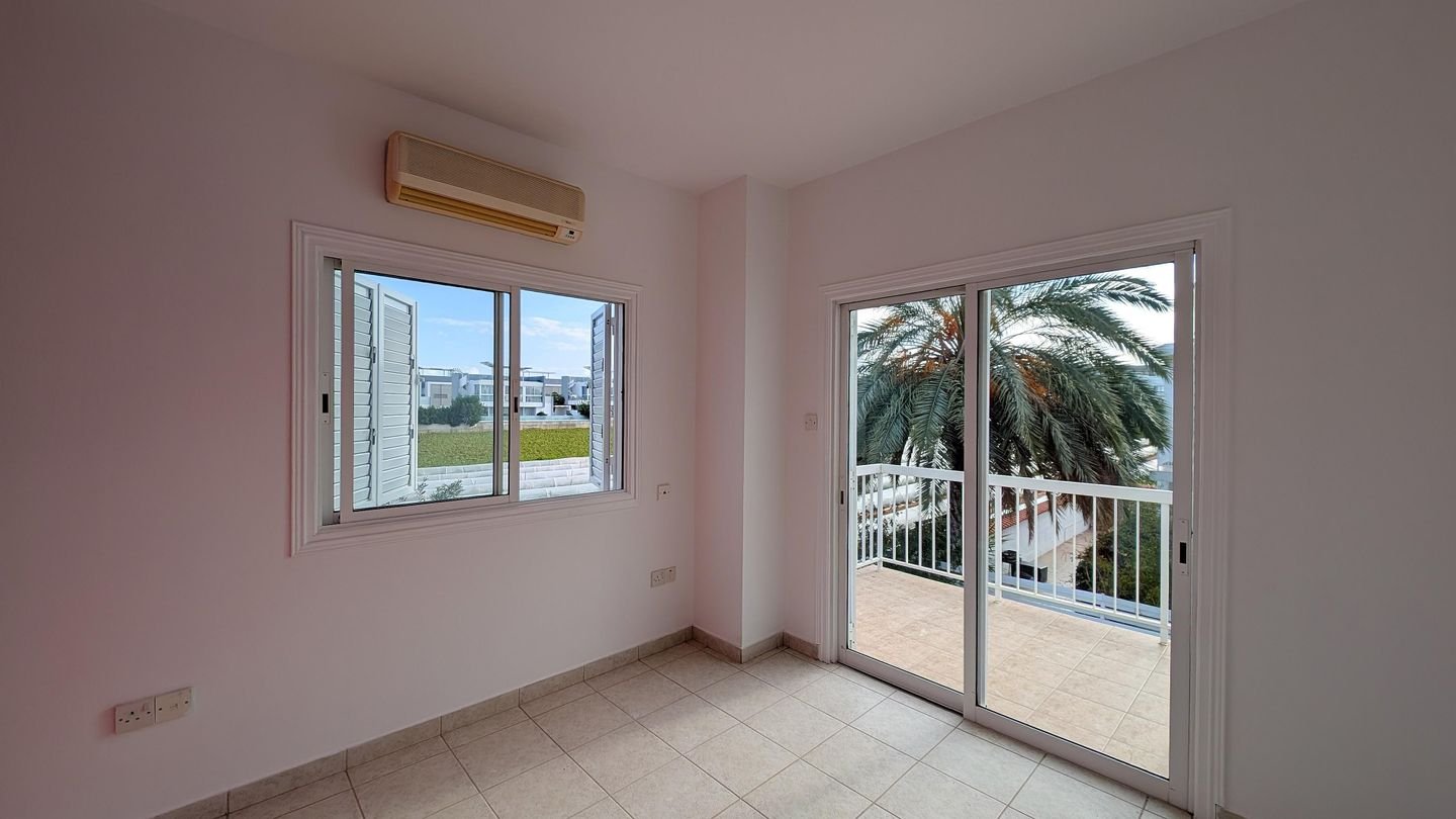 Coastal Living: 3-Bedroom House in Paralimni, Ammochostos photo 17