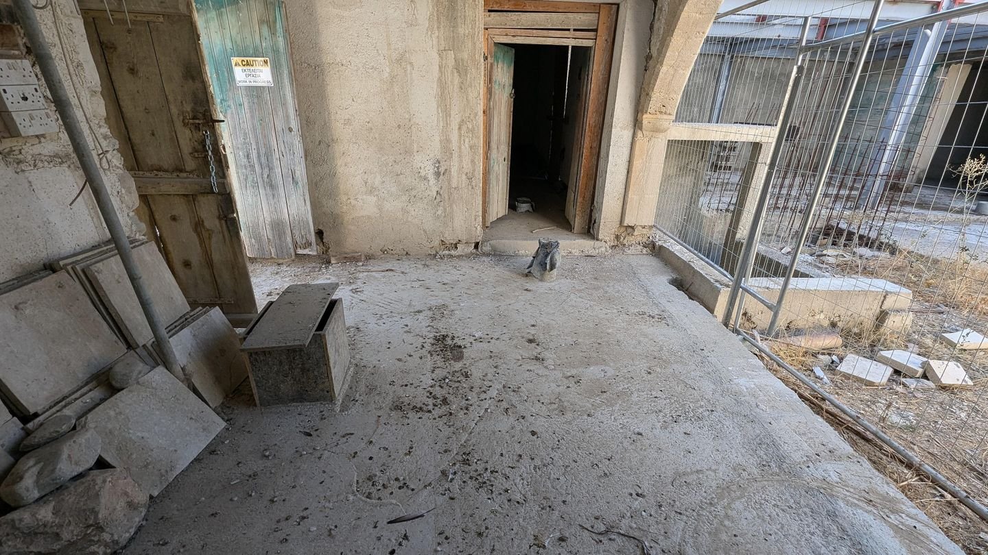 Two-storey incomplete listed house in Pera Chorio, Nicosia photo 23