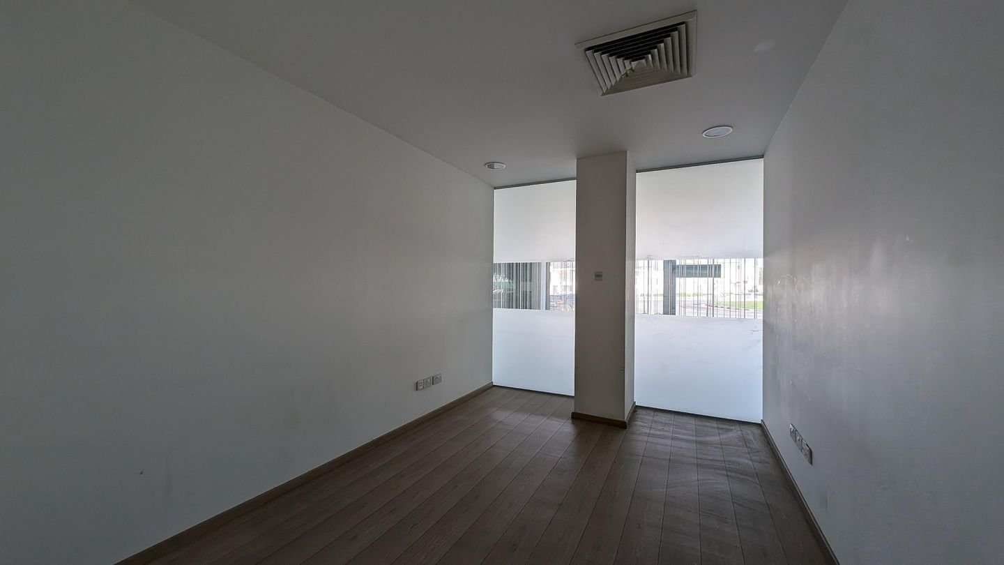 Building with Showroom in Kaimakli, Nicosia photo 9