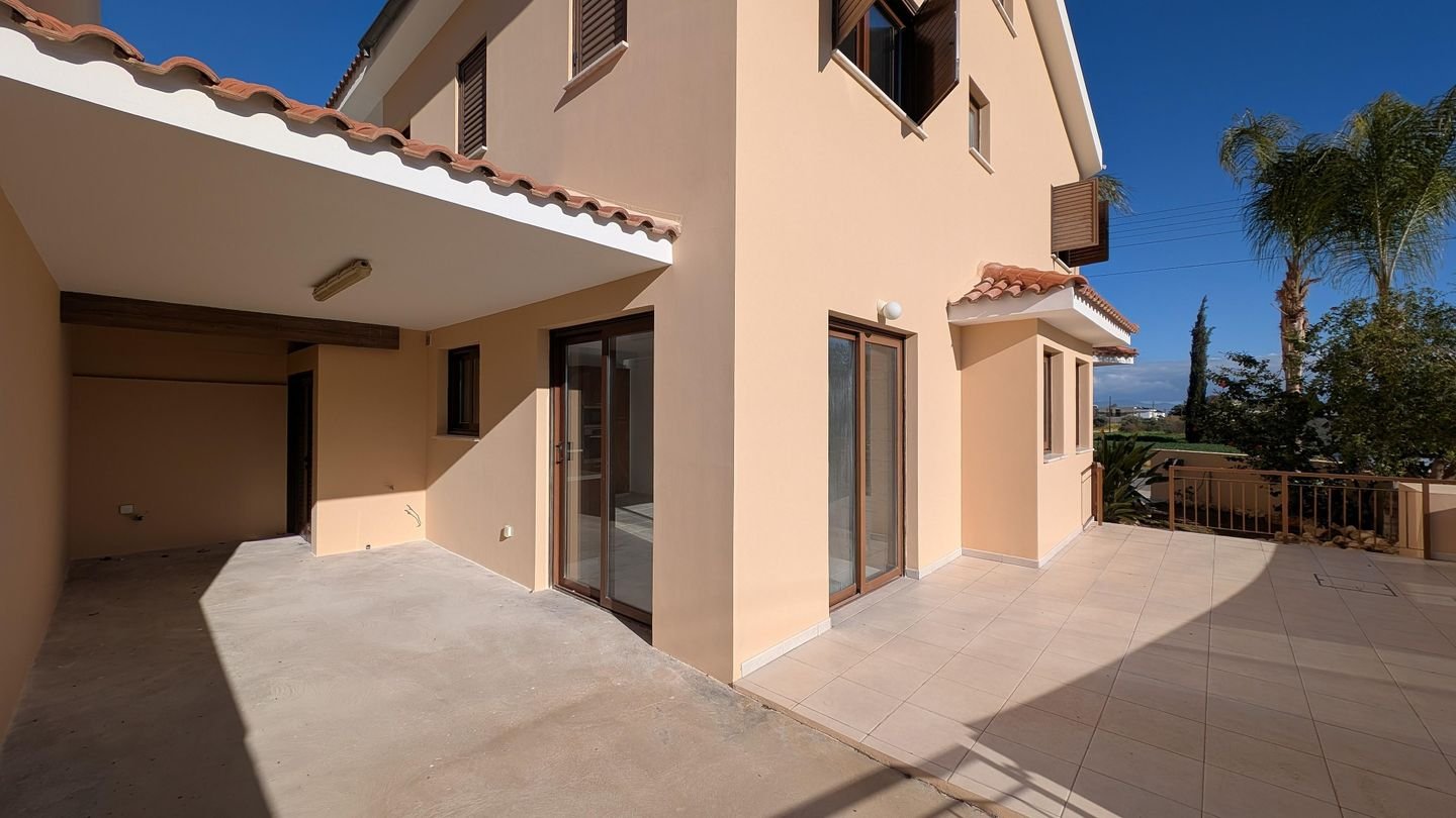 Two-Storey Semi-Detached House in Psimolofou, Nicosia photo 26