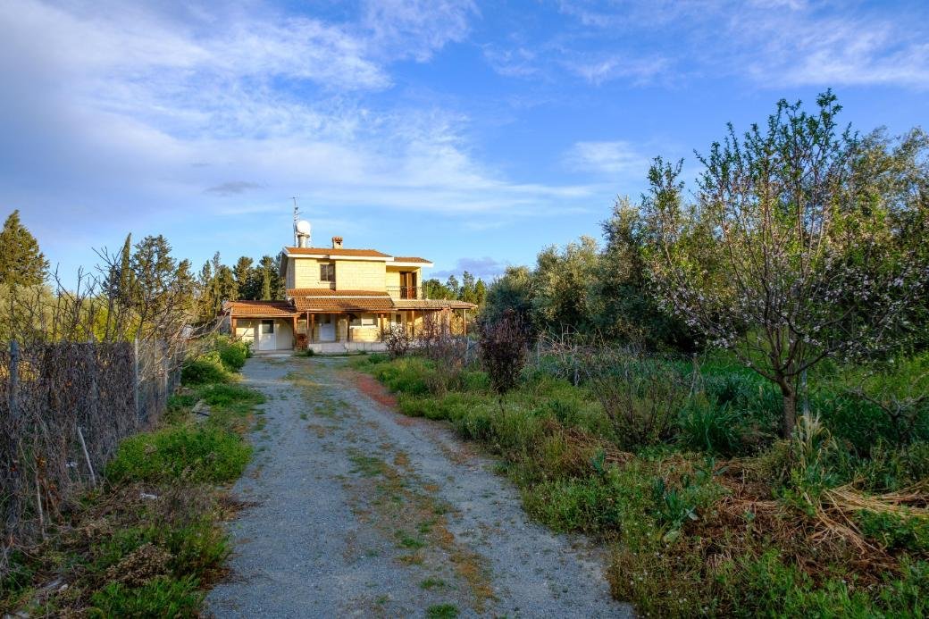Two-storey house in a large field in Pyrga, Larnaca photo 17