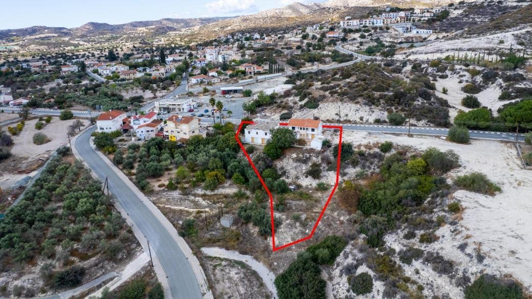 Two-storey house and a workshop in Skarinou, Larnaca photo 3