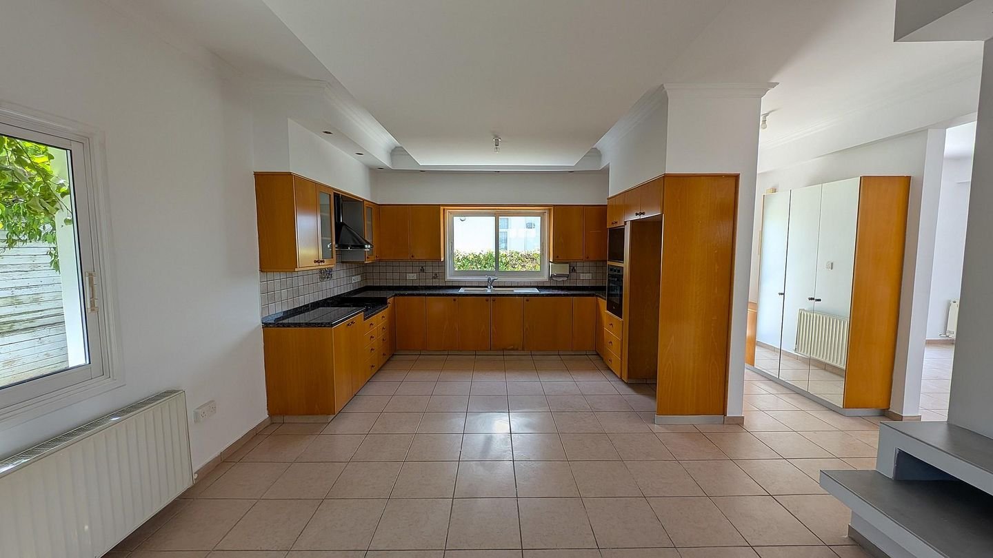 Spacious 4+1 Bedroom Detached Home with Basement Studio in Engomi photo 10