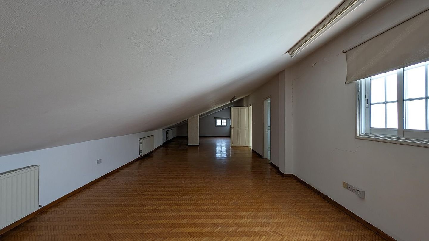 4-Bedroom Detached Villa with Pool & Loft in Egkomi, Nicosia photo 33