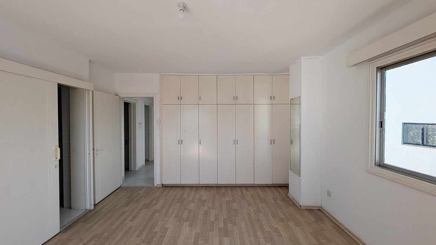 Sizeable Duplex Apartment in Ayios Antonios, Nicosia photo 14