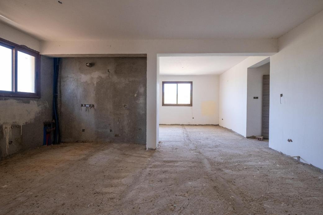 Incomplete 3 bedroom apartment in Polemidia, Limassol photo 6