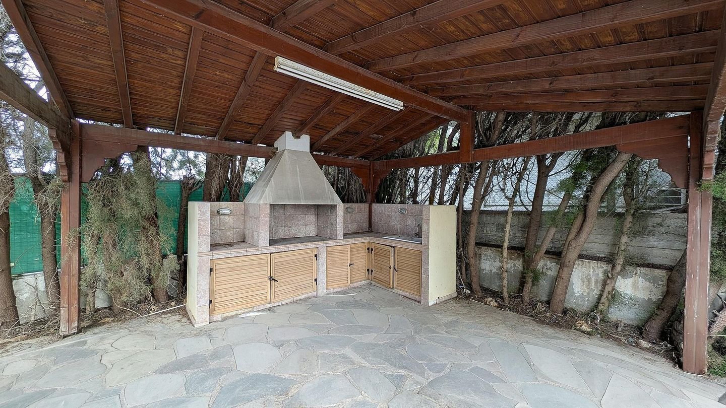 4-Bedroom Detached Villa with Pool & Loft in Egkomi, Nicosia photo 37