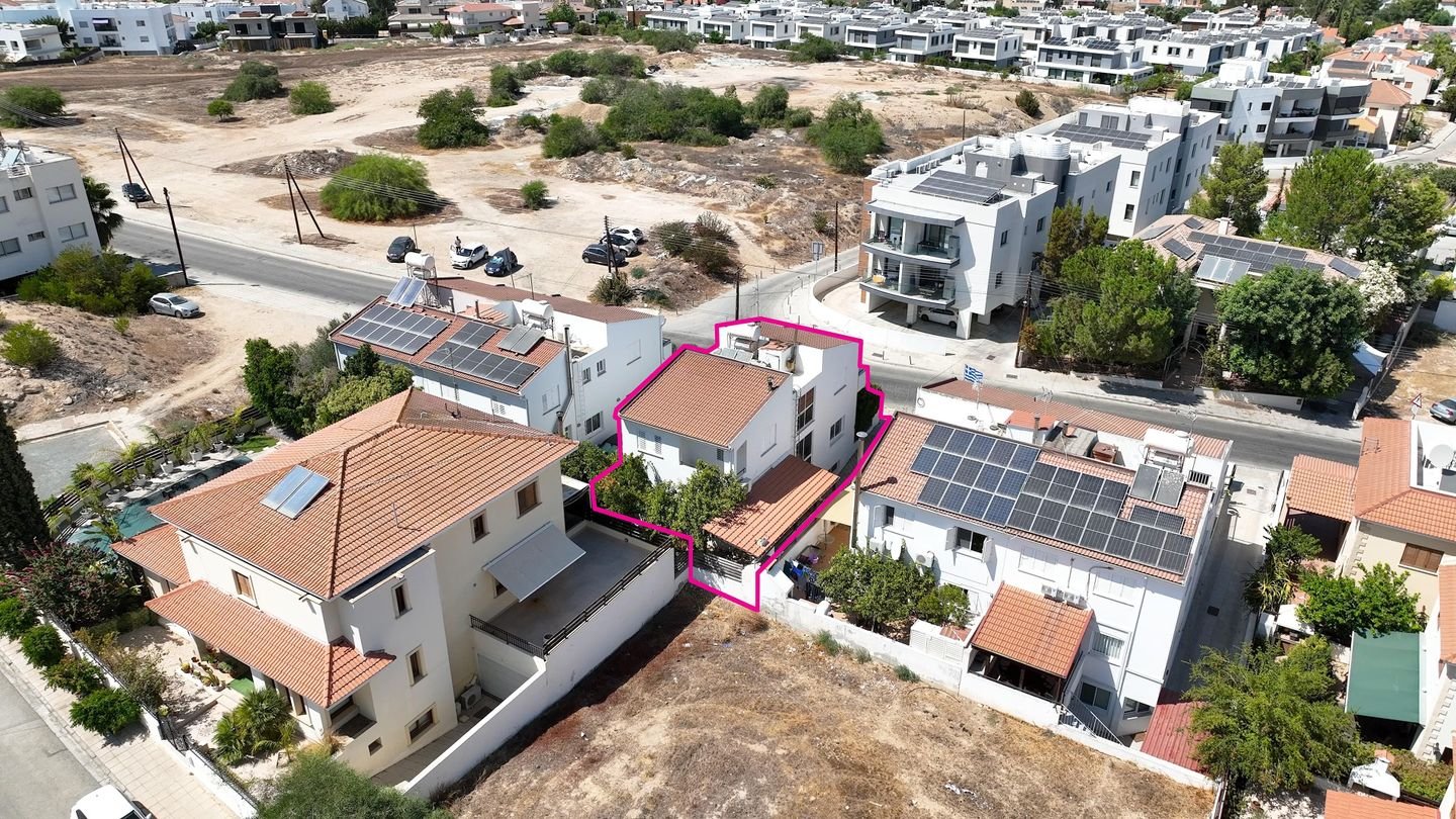 Spacious 4+1 Bedroom Detached Home with Basement Studio in Engomi photo 4